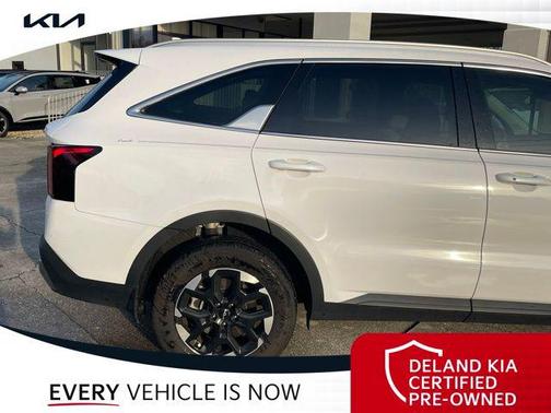 Glacial White Pearl 2024 Kia Sorento S
