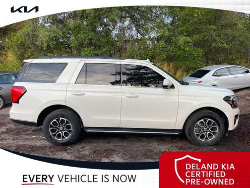 Star White Metallic Tri-Coat 2022 Ford Expedition XLT