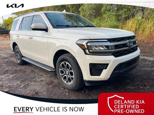 Star White Metallic Tri-Coat 2022 Ford Expedition XLT