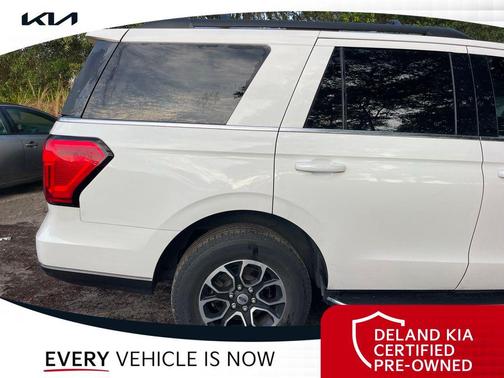 Star White Metallic Tri-Coat 2022 Ford Expedition XLT