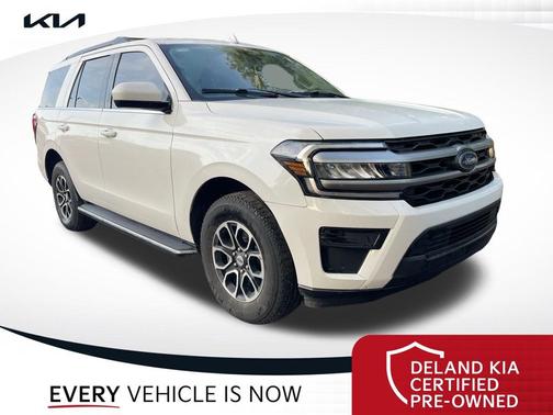 Star White Metallic Tri-Coat 2022 Ford Expedition XLT