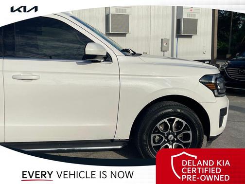 Star White Metallic Tri-Coat 2022 Ford Expedition XLT