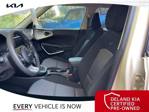 Snow White Pearl 2023 Kia Soul LX