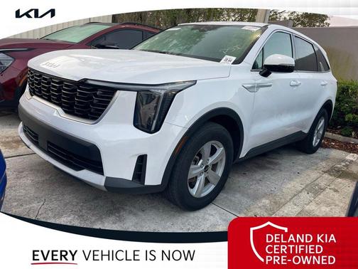 Glacial White Pearl 2024 Kia Sorento LX