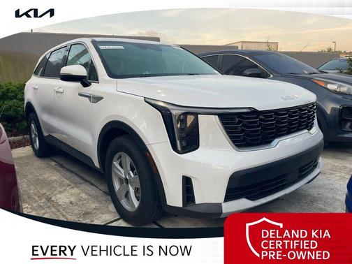 Glacial White Pearl 2024 Kia Sorento LX