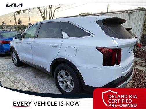 Glacial White Pearl 2024 Kia Sorento LX