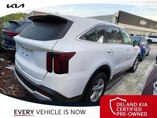 Glacial White Pearl 2024 Kia Sorento LX