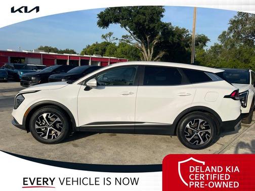 Glacial White Pearl 2024 Kia Sportage EX