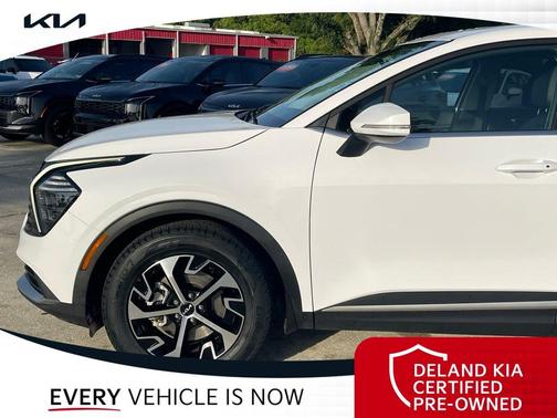Glacial White Pearl 2024 Kia Sportage EX