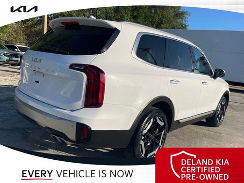 Glacial White Pearl 2024 Kia Telluride S