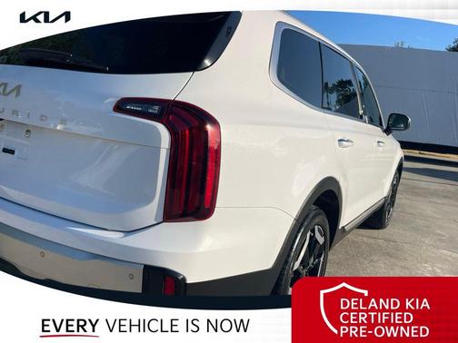 Glacial White Pearl 2024 Kia Telluride S