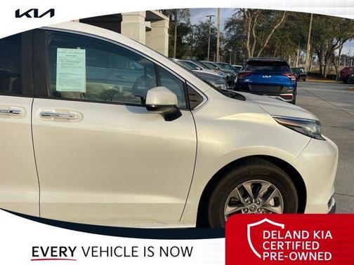 2022 Toyota Sienna XLE