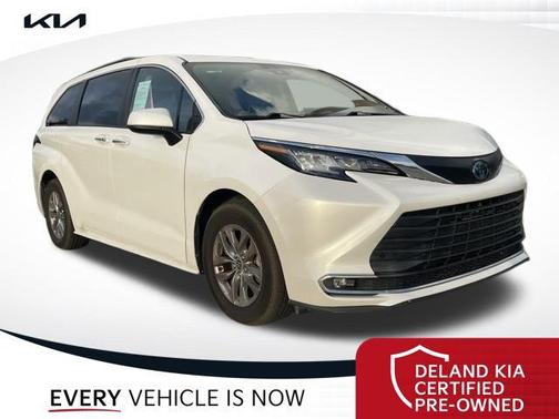 2022 Toyota Sienna XLE