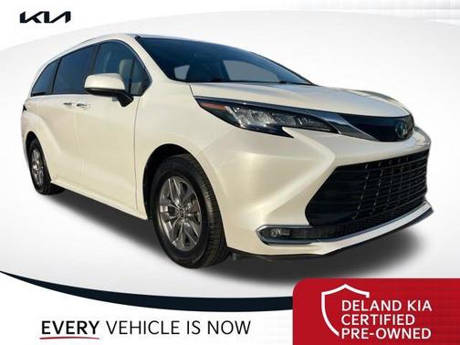 2022 Toyota Sienna XLE