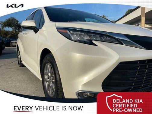 2022 Toyota Sienna XLE