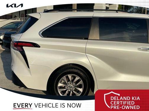 2022 Toyota Sienna XLE