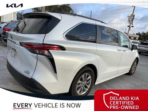 2022 Toyota Sienna XLE