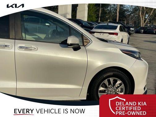 2022 Toyota Sienna XLE