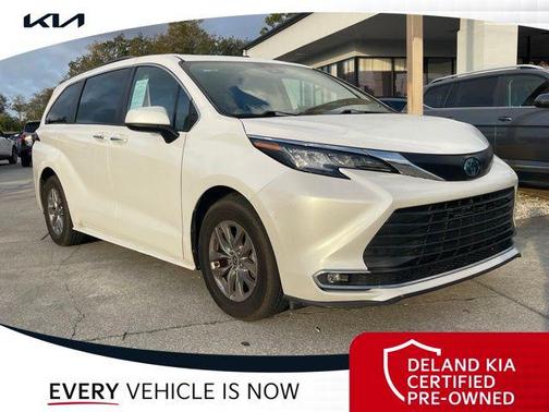 2022 Toyota Sienna XLE