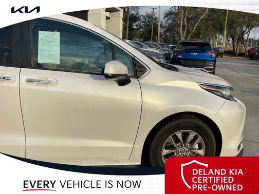 2022 Toyota Sienna XLE