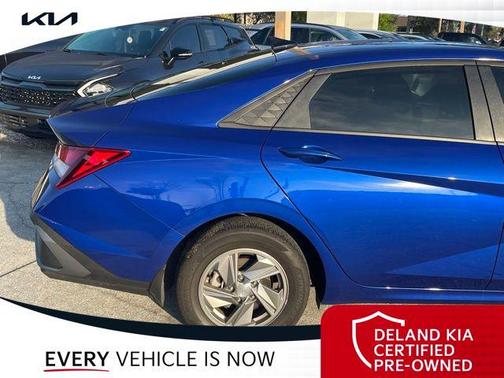 2025 Hyundai ELANTRA SE