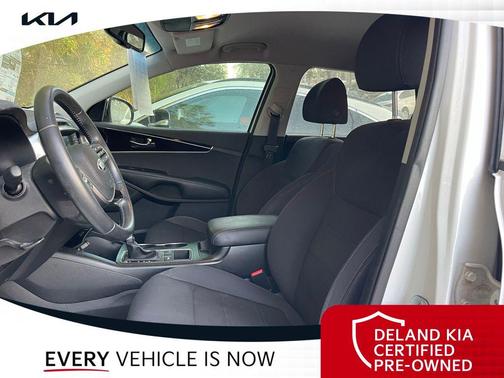 Snow White Pearl 2019 Kia Sorento LX