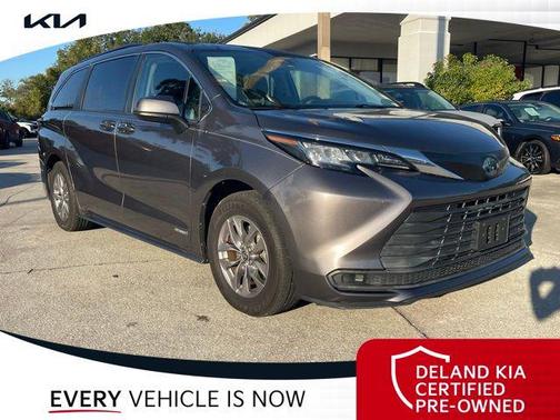 2021 Toyota Sienna LE