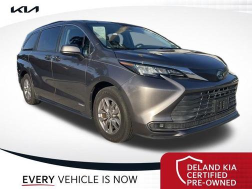 2021 Toyota Sienna LE