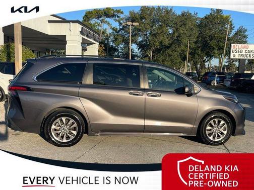 2021 Toyota Sienna LE