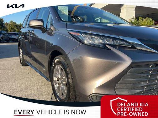 2021 Toyota Sienna LE