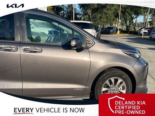 2021 Toyota Sienna LE