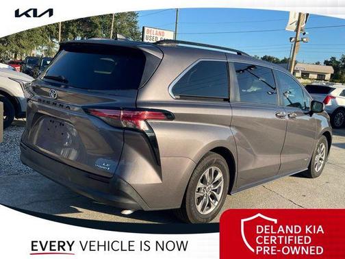 2021 Toyota Sienna LE