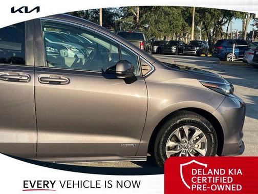 2021 Toyota Sienna LE