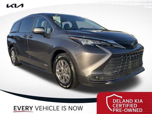 2021 Toyota Sienna LE