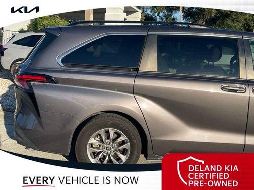 2021 Toyota Sienna LE