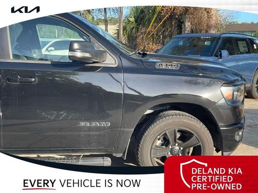 Diamond Black Crystal Pearlcoat 2022 RAM 1500 Big Horn/Lone Star