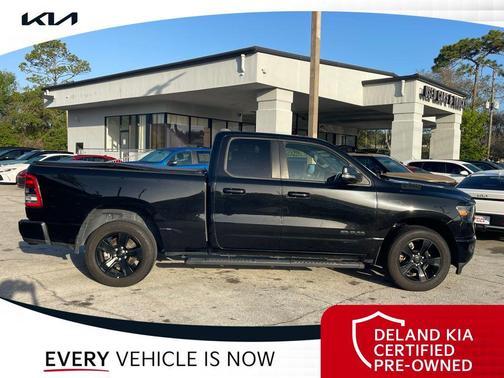 Diamond Black Crystal Pearlcoat 2022 RAM 1500 Big Horn/Lone Star