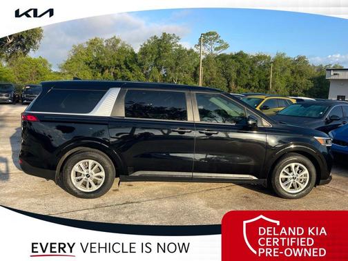 Aurora Black Pearl 2024 Kia Carnival LX
