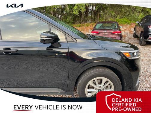 Aurora Black Pearl 2024 Kia Carnival LX