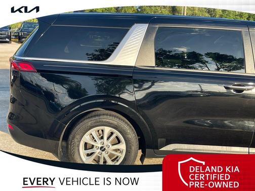 Aurora Black Pearl 2024 Kia Carnival LX