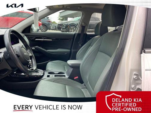 Snow White Pearl 2024 Kia Seltos SX