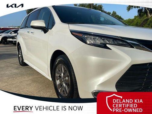 2023 Toyota Sienna XLE 8 Passenger