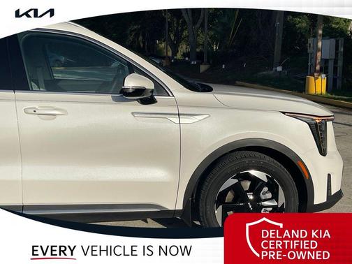 Snow White Pearl 2026 Kia Sorento Hybrid EX