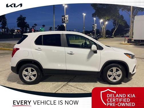 Summit White 2022 Chevrolet Trax LS