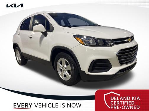 Summit White 2022 Chevrolet Trax LS