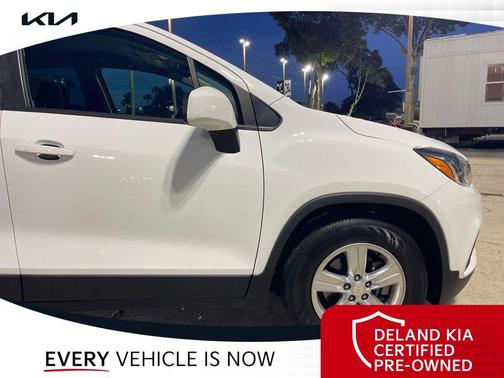 Summit White 2022 Chevrolet Trax LS