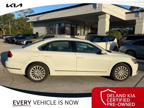 Pure White 2016 Volkswagen Passat 1.8T SE
