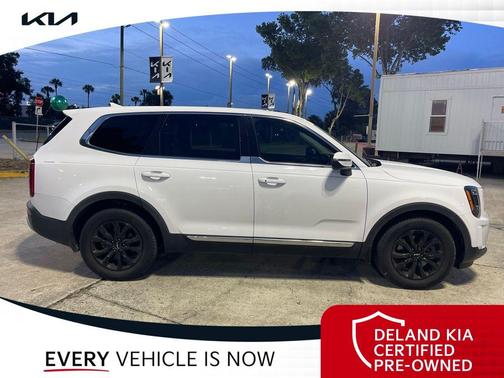 Glacial White Pearl 2022 Kia Telluride LX