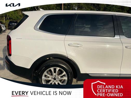Glacial White Pearl 2022 Kia Telluride LX