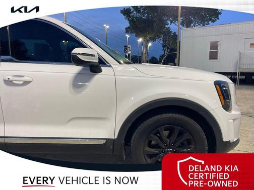 Glacial White Pearl 2022 Kia Telluride LX
